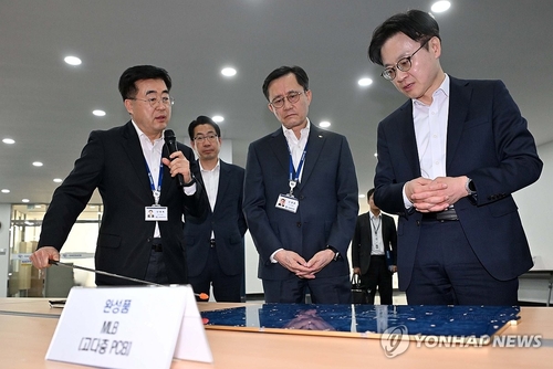 전쟁 추경 통과 후 첫 행보…김정관 산업장관, 석화 생산 긴급 점검_이재헌