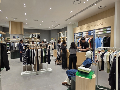 신세계百, 잘 되는 브랜드 크게 키운다…메가샵으로 매출 성과_정수인