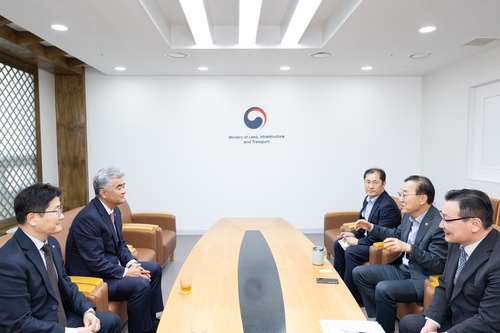 김윤덕 장관 "가덕도신공항 2035년 개항에 최선"_변명섭