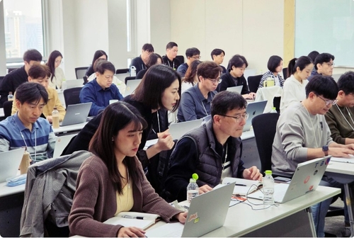 SKB, 전 구성원을 AI 전문가로…'AI와 일하기' 본격 가속화_한종화