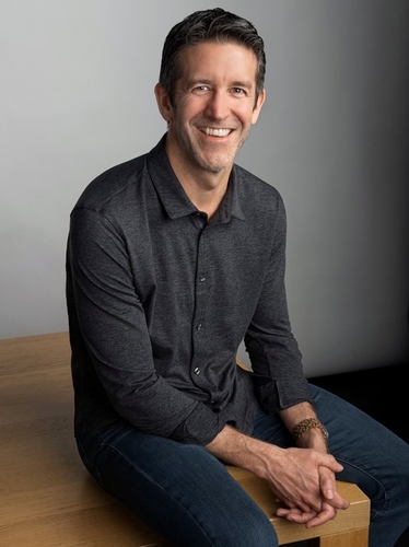 애플 차기 최고경영자에 존 터너스…쿡은 이사회 집행의장으로(상보)_최진우