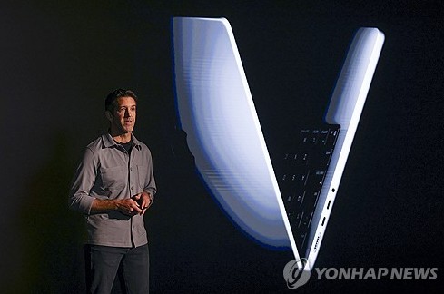 애플 차기 CEO, 트럼프·버크셔랑 친해야 산다_이종혁