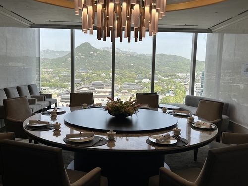 한화푸드테크, 광화문 하늘 위 '미식 플랫폼' 열었다…경복궁·청와대 한눈에_정수인