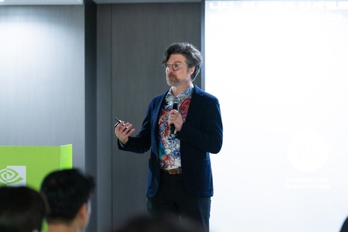 기조 연설에 나선 브라이언 카탄자로 엔비디아 응용 딥러닝 부사장