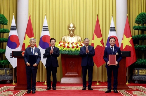 한전, 베트남에 원전 지을까…현지 공사와 협력 강화 '맞손'_윤은별
