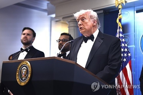 트럼프 "용의자, 완전히 제압됐어…이란과 무관하다 생각"(상보)_박지은