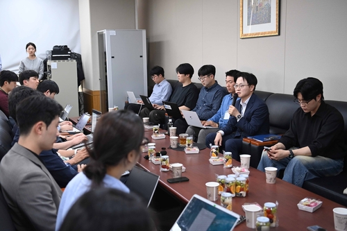 산업장관 "석유 최고가격제, 마뜩잖은 제도지만…종료 기준은 유가 안정"_주동일