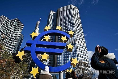 ECB, 3대 정책금리 7회 연속 동결…"2% 목표 안정에 전념"(상보)_진정호