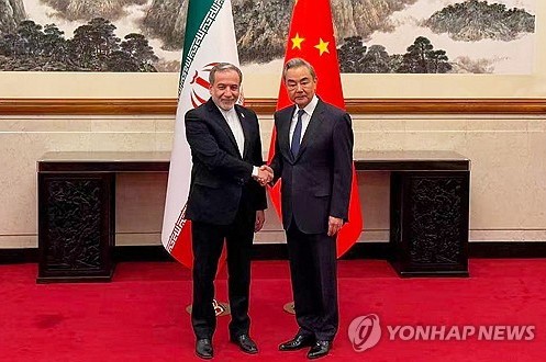 中 외교수장, 이란 외무장관에 '포괄적 휴전' 촉구_박지은