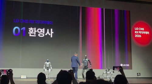 [현장에서] '춤추는 로봇' 넘어 '일하는 로봇'으로…LG CNS의 2년 승부_윤영숙