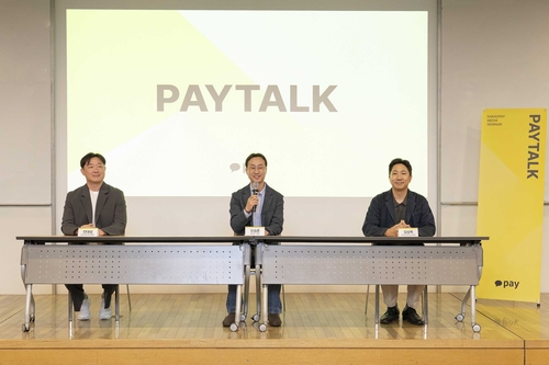 (왼쪽부터) 안대성 클랜장, 오승준 그룹장, 김상옥 클랜장