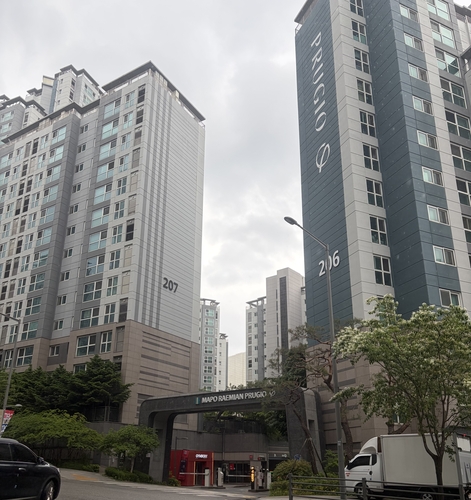 [부동산 현장탐방] 마포 대장주 '마래푸' 중개업소 "지금은 때가 아니다"_한이임