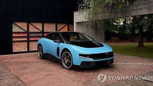 페라리, 전기차 루체 공개 후 주가 급락_이종혁
