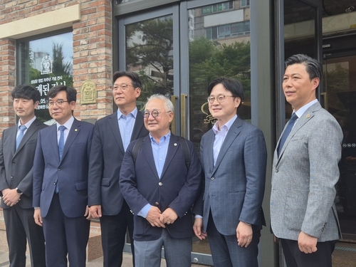 김정관 산업부 장관과 성심당 임직원
