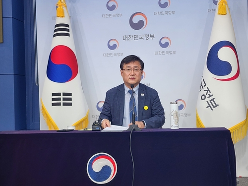 기후부 장관 "환경-에너지 부처 통합, 탈탄소 기틀 닦았다"_주동일