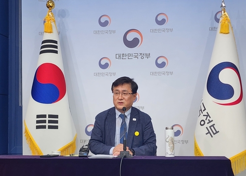 기후부 장관 "전기차 보조금 소진 우려 공감…기금 전환 등 검토"_주동일