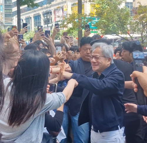 젠슨 황 "게임은 엔비디아 출발점…韓은 e스포츠 발상지"_한종화