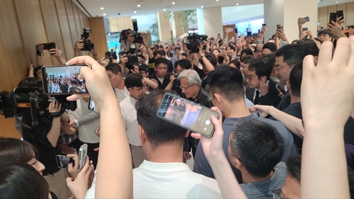 현대차그룹 양재 사옥 둘러보는 젠슨 황 CEO