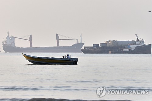 호르무즈 대기 우리 선박 또 1척 무사 통과…남은 선박 24척_이재헌