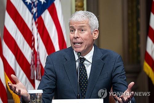 美 에너지 장관 "호르무즈 해협 원유 수송 절반 복구…하루 700만배럴"_진정호