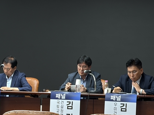 발언하는 김기용 국토부 건설정책과장