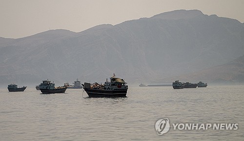 호르무즈 대기 韓 선박 2척 해협 통과…22척 잔류_이재헌