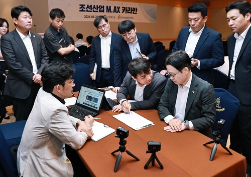 김정관 장관, M.AX 카라반 현장 방문