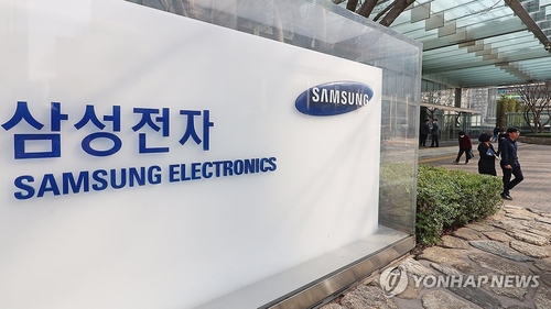 삼성전자, 업계 최초로 HBM4 매출 10억달러 웃돌아_서영태