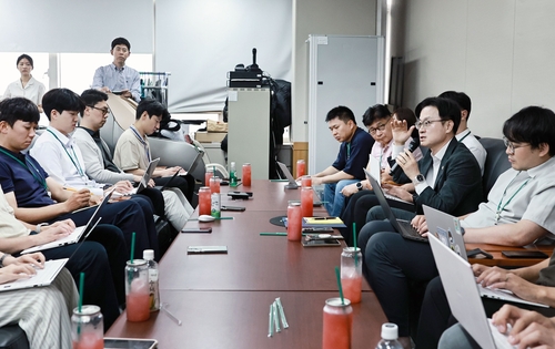 산업장관 "EU 철강 수입쿼터 선방…철강사 지원책 발표 예정"_이재헌