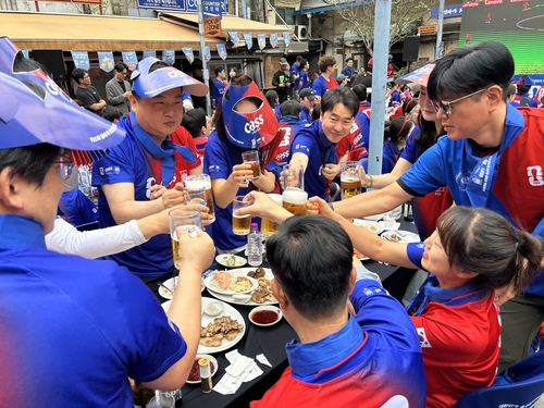 운명의 남아공전에 울린 "대한민국"…카스 뷰잉펍 달군 200명 함성_정수인