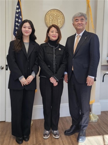 정원주 대우건설 회장(오른쪽), 정서윤씨(왼쪽)