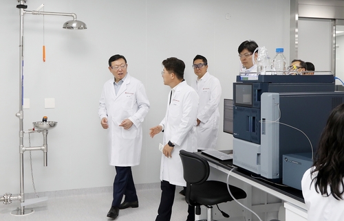 신동빈 롯데 회장, 송도 캠퍼스 1공장 현장경영