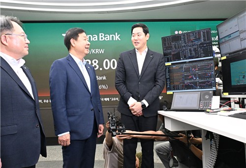 외환거래 설명하는 이석진 하나은행 과장