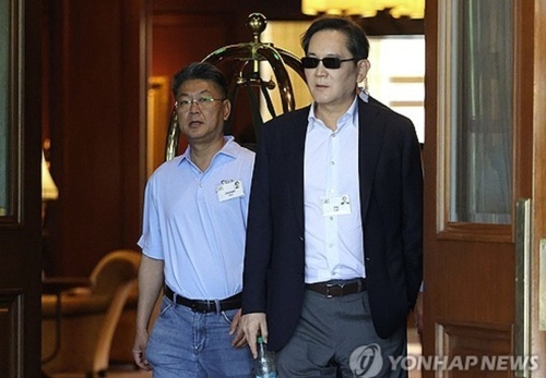 선밸리 콘퍼런스에 참석한 이재용 삼성전자 회장과 한진만 파운드리사업부장