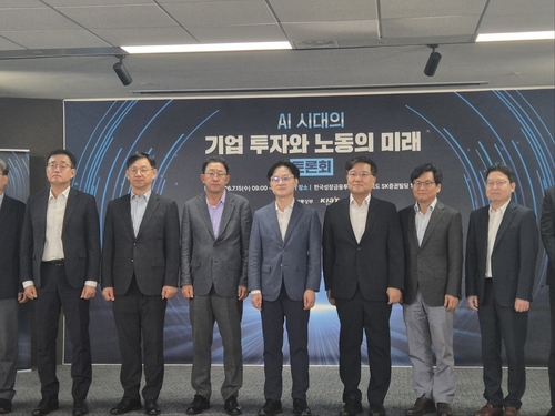 'AI 시대 기업 투자와 노동의 미래' 토론회에 참석한 김정관 산업통상부 장관