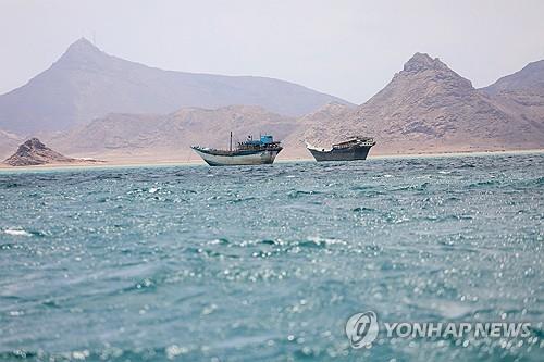 바브엘만데브 해협의 선박