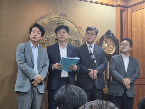민주당 K자본시장특위 자본시장 CEO 간담회를 마친 특위 위원들
