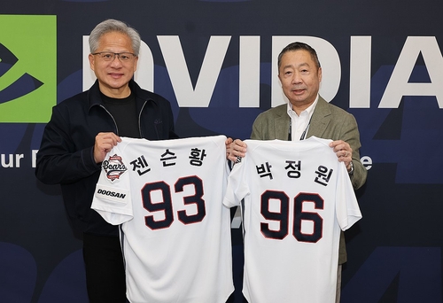 박정원 두산그룹 회장과 젠슨 황 엔비디아 CEO