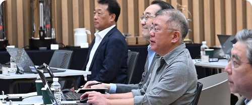 사내 바이브 코딩 교육을 듣는 정의선 현대차그룹 회장