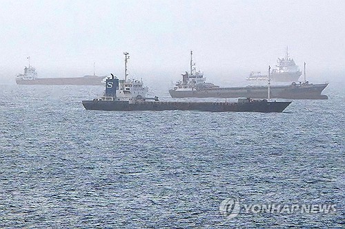 호르무즈 해협의 상선들