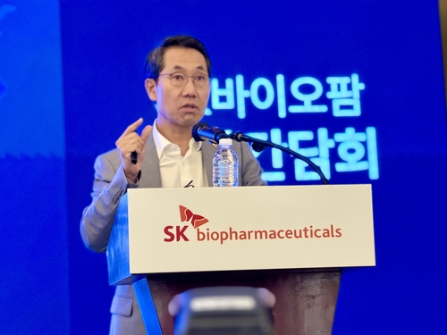 26일 기자간담회에서 답변하는 이동훈 대표이사 