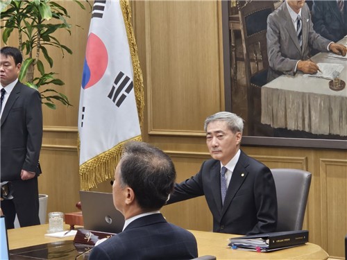 8월 금통위 주재하는 신현송 한국은행 총재