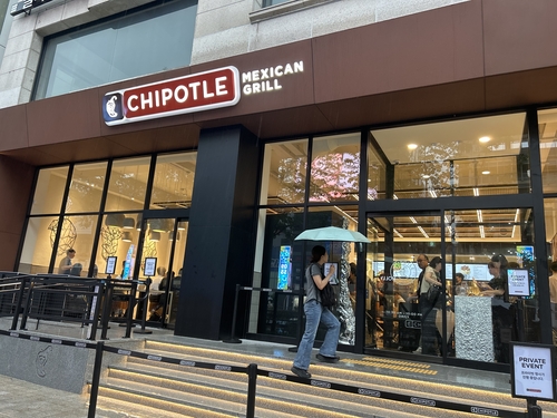 치폴레 강남점 전경