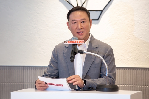 1일 기자간담회에서 발언하는 허희수 사장 