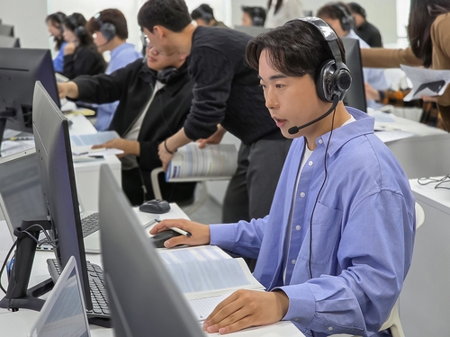 상반기 삼성직무적성검사(GSAT) 응시자 대상 예비 소집을 진행하는 모습