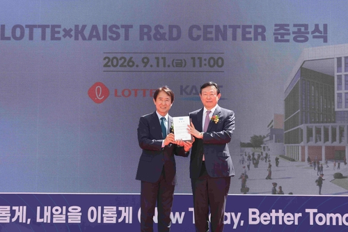지난 11일 준공식에 참석한 신동빈 회장
