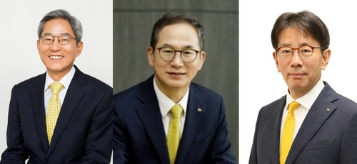 KB금융 윤종규 전 회장과 양종희 회장, 이재근 차기 회장 후보