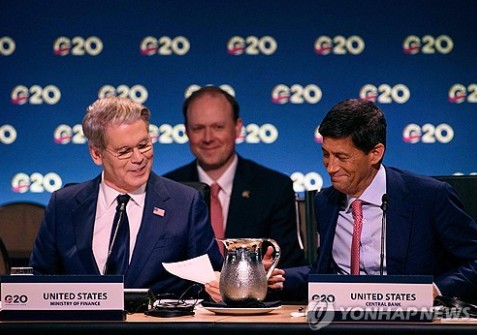 올해 G20 회의에서 스콧 베선트 미 재무장관(왼쪽)과 케빈 워시 연준 의장