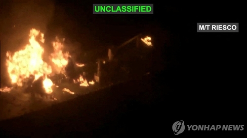 미 중부사령부가 공개한 영상 속 이란 유조선이 타격받은 후의 모습