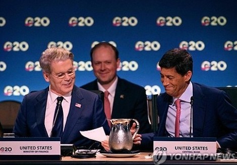 올해 G20 회의에서 스콧 베선트 미 재무장관(왼쪽)과 케빈 워시 연준 의장